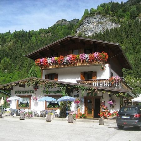 Affittacamere Pizzeria Marmolada Rocca Pietore Exterior photo
